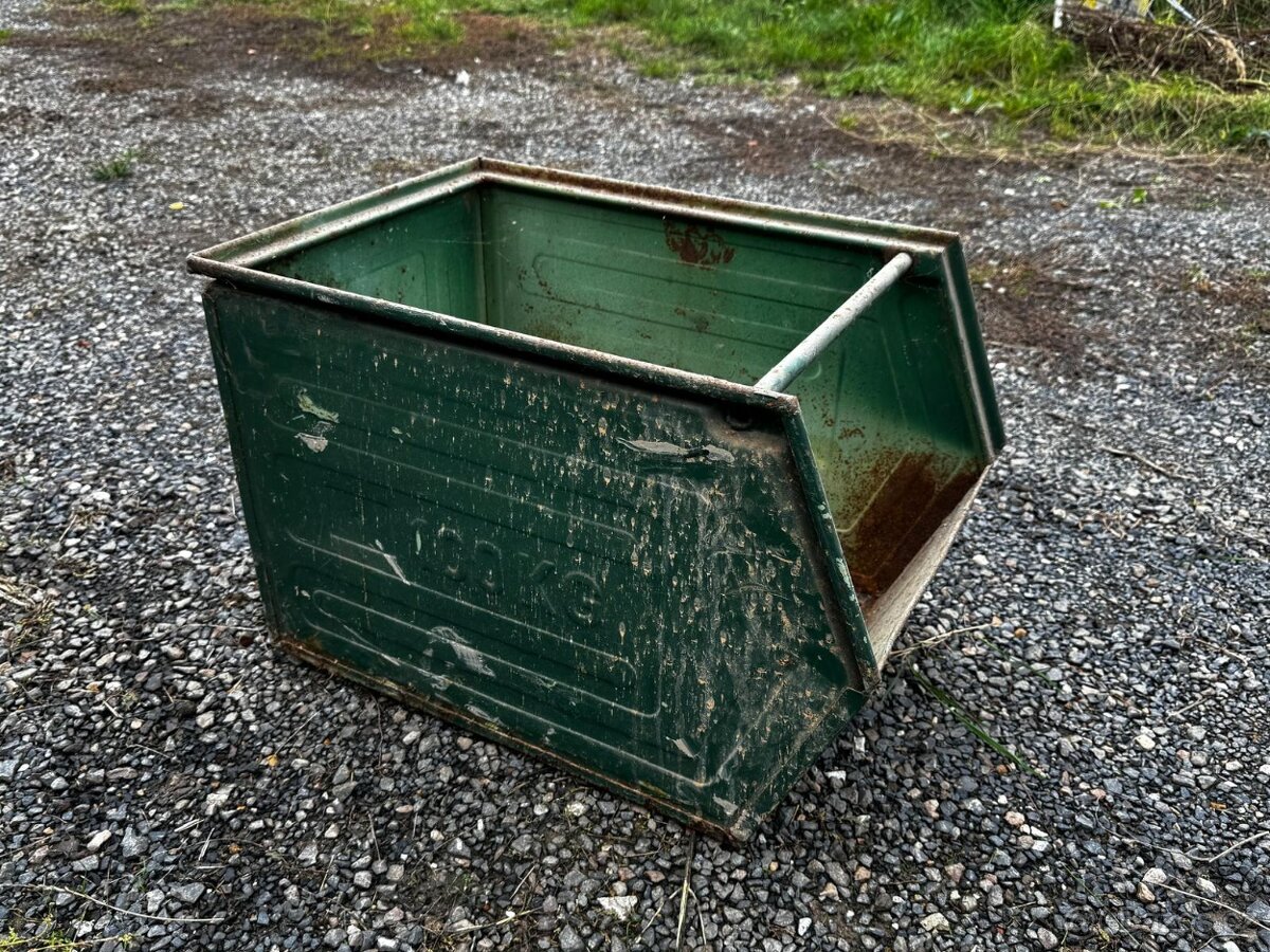 Skladový box stohovatelný