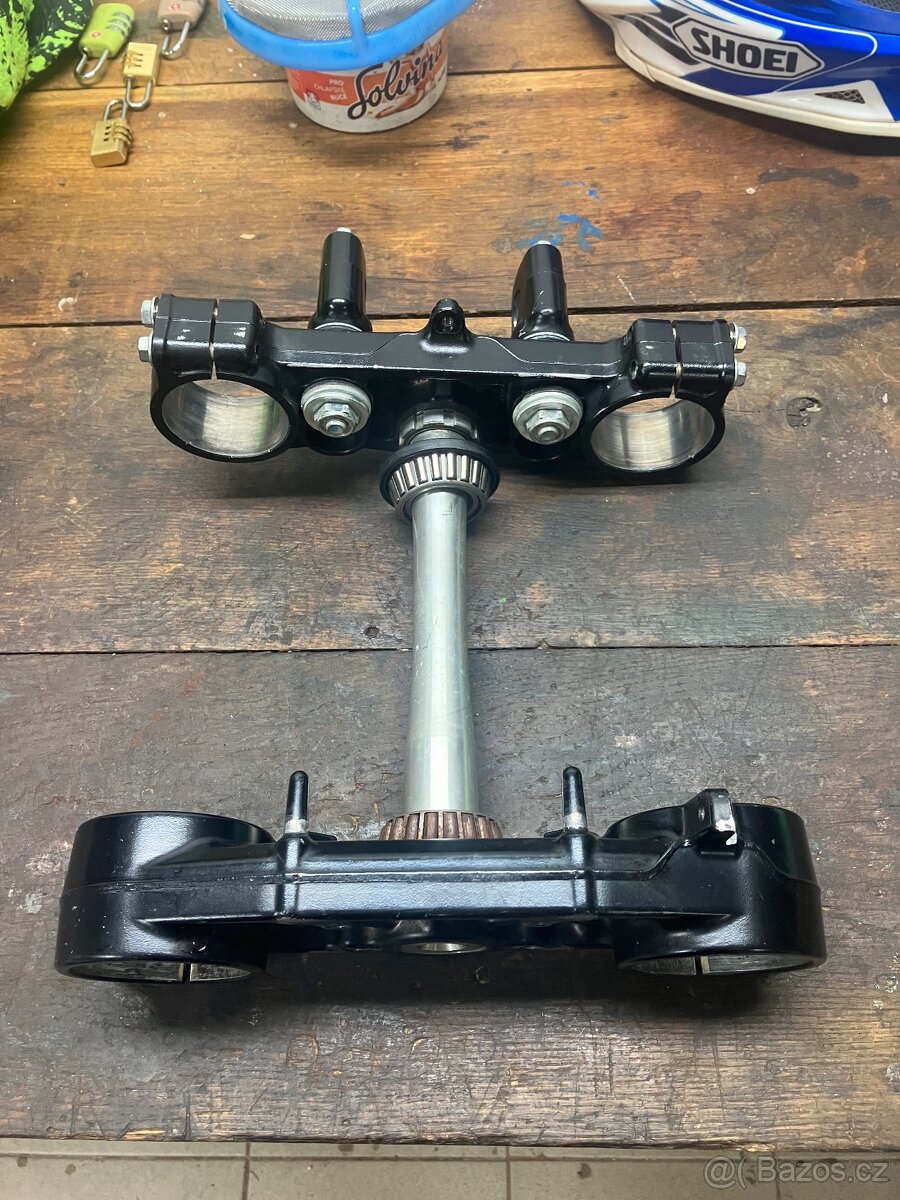 Kawasaki KXF 250 brýle předních vidlic