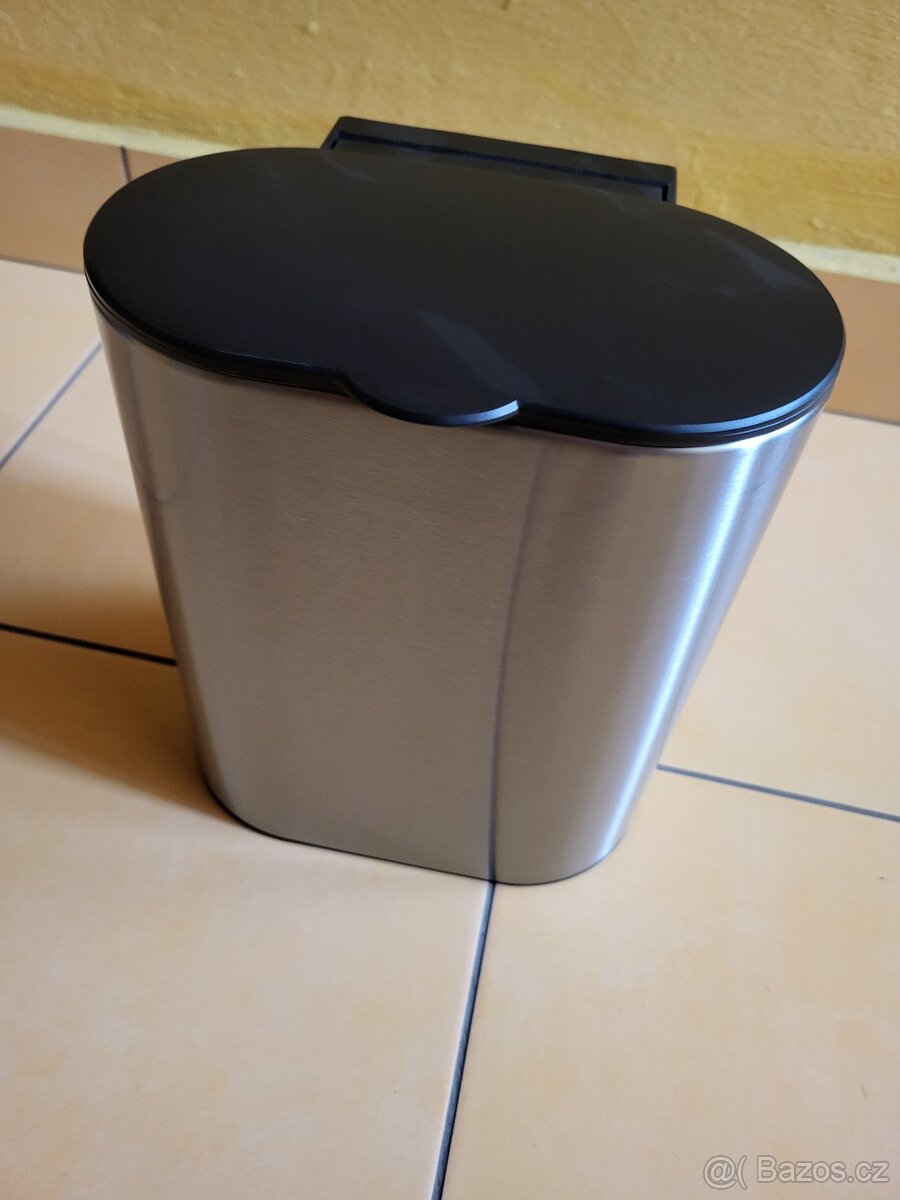 Koš do koupelny, na zeď