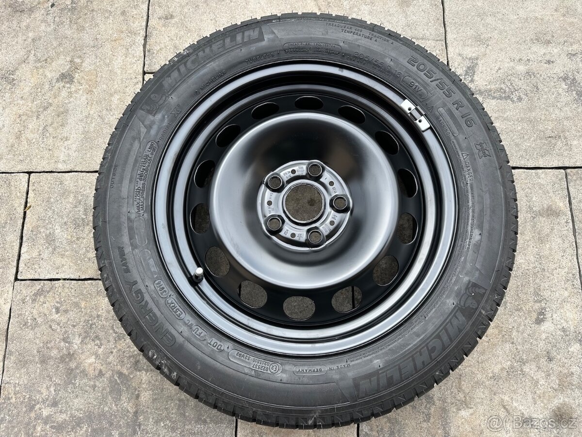 Plechový disk s pneu Michelin 5x112 205/55/16