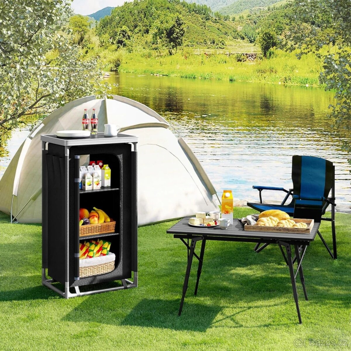 Vozík nebo skřínka nebo plot