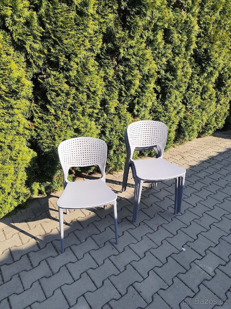 Židle plastová