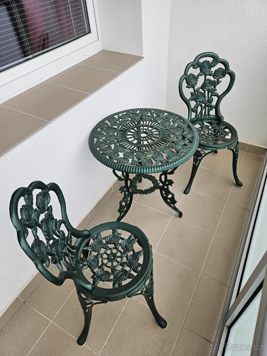 Kovaný stůl a 2 židle