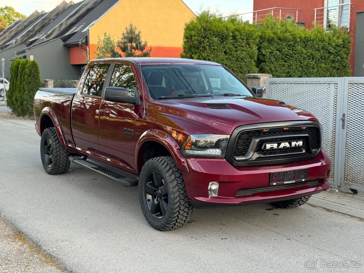 DODGE RAM  CLASSIC HEMI LONGBED 6 míst