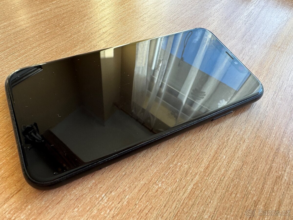 iPhone Xr 64GB, plně funkční, prasklá záda