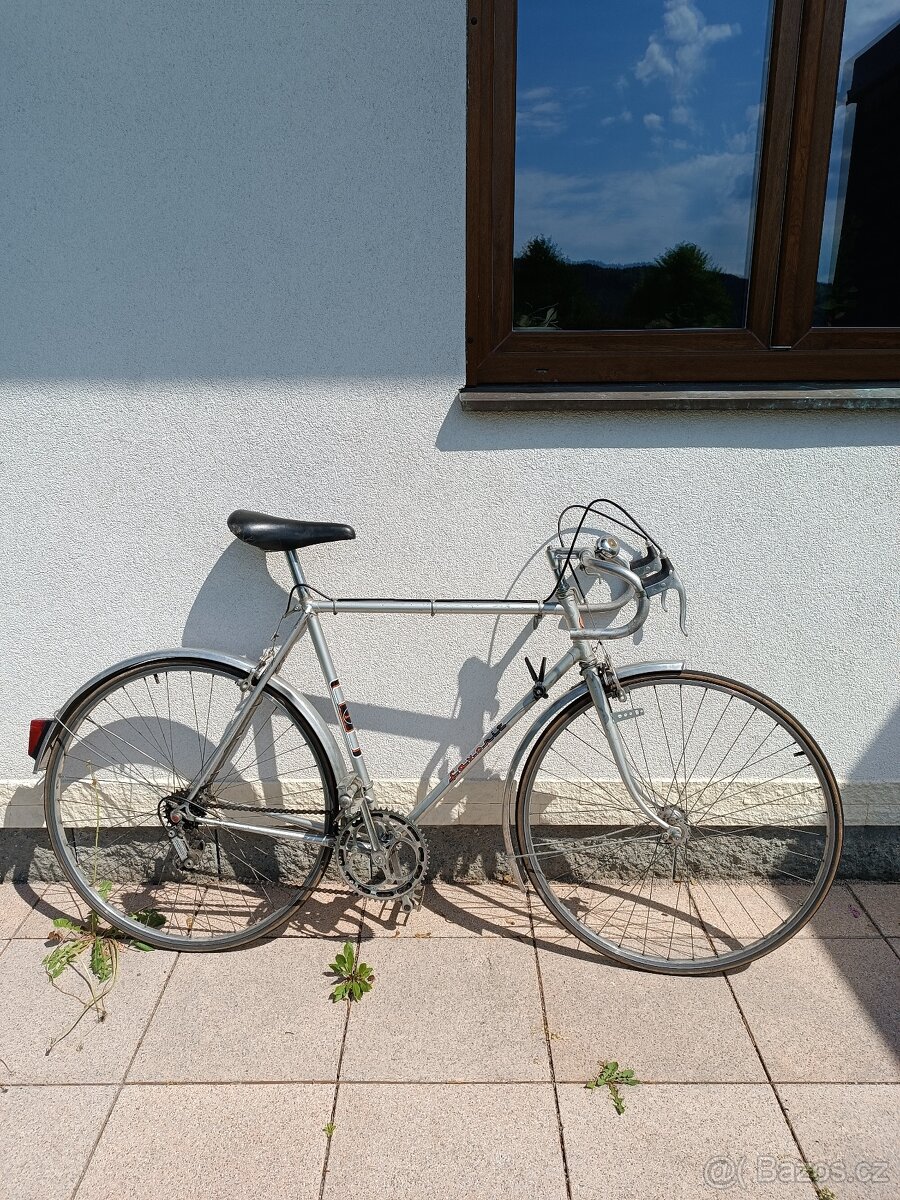 Favorit silniční kolo