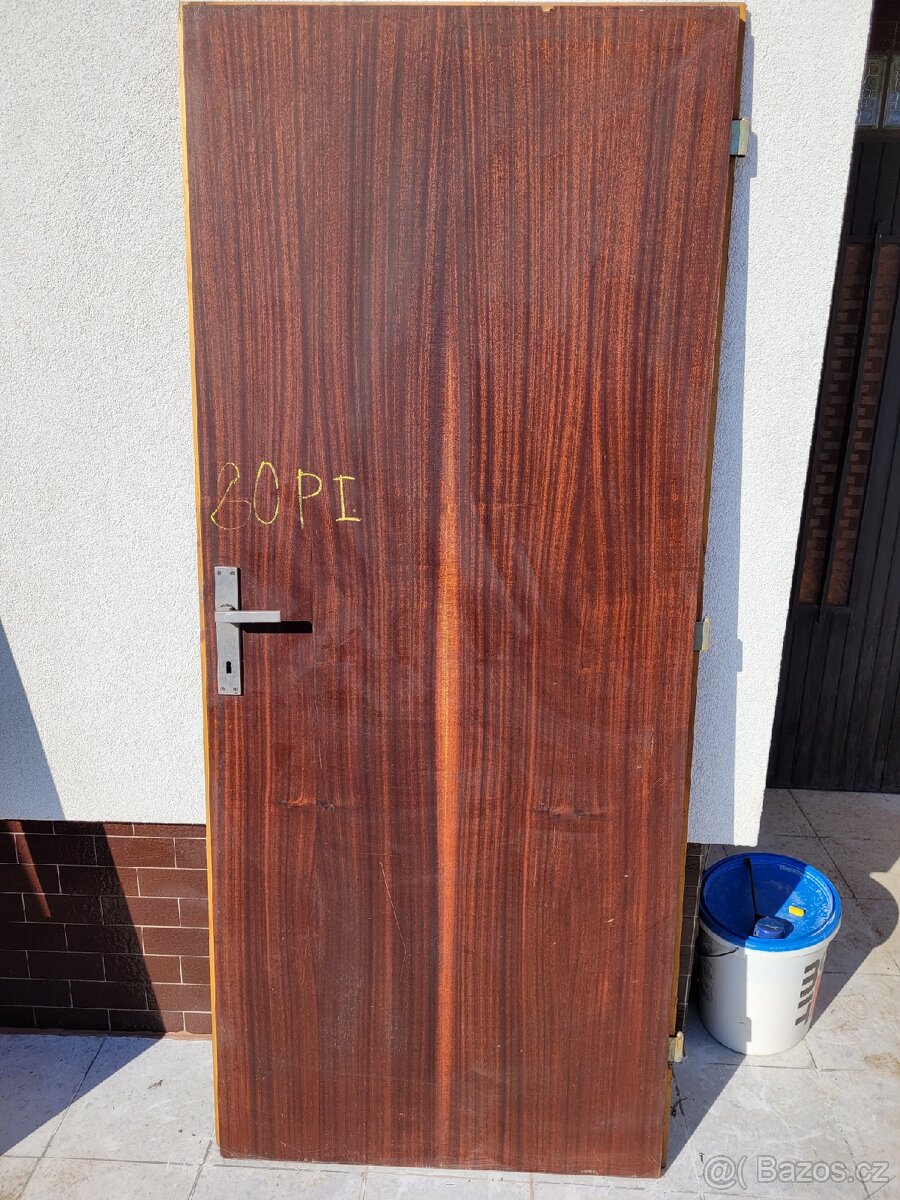 Prodám dveře 80 pravé viz. foto