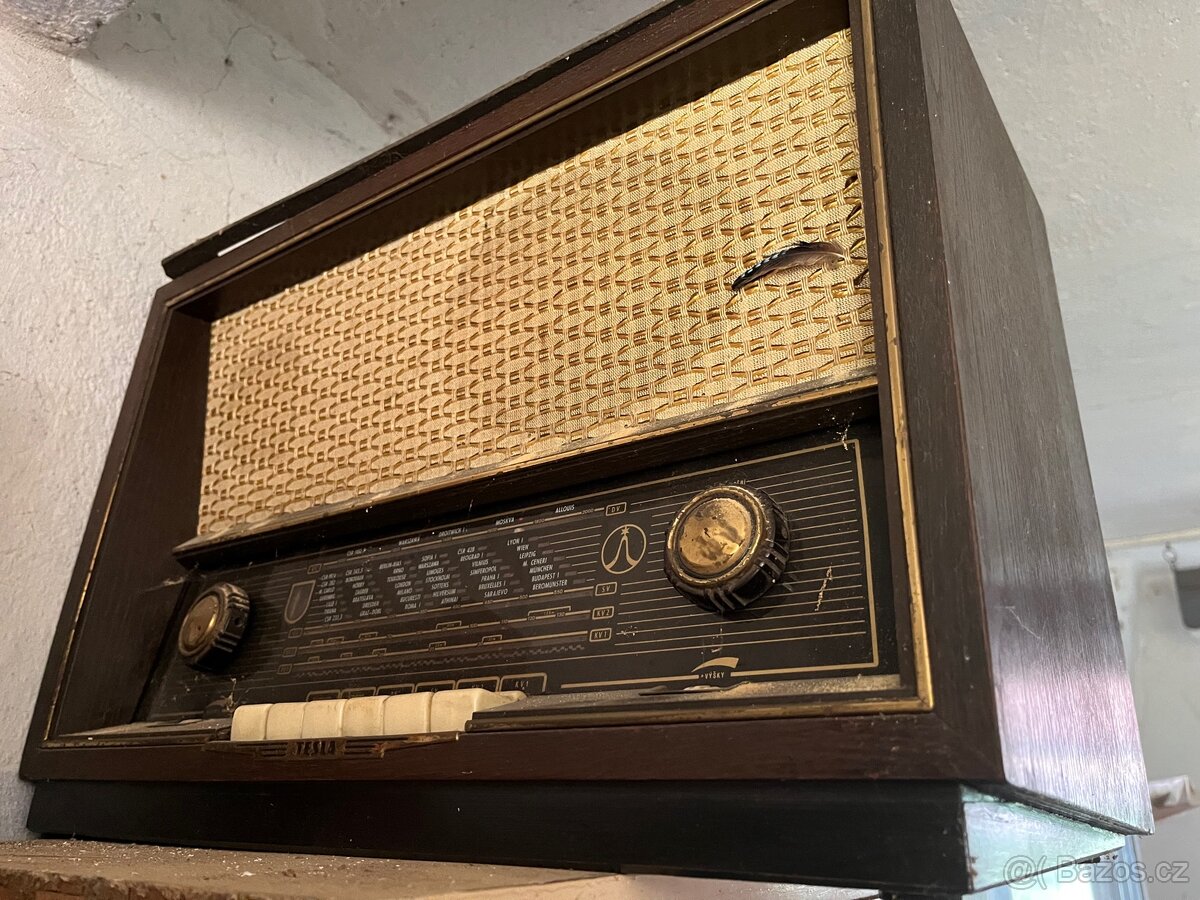 Tesla retro rádio 522A rondo
