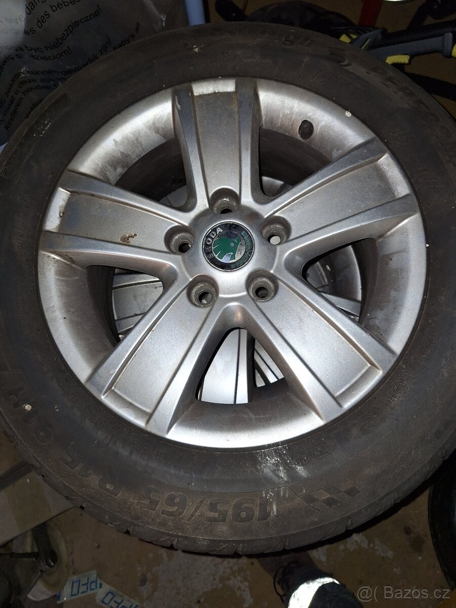 Kompletní alu kola a letní pneu 195/65/15 Octavia II