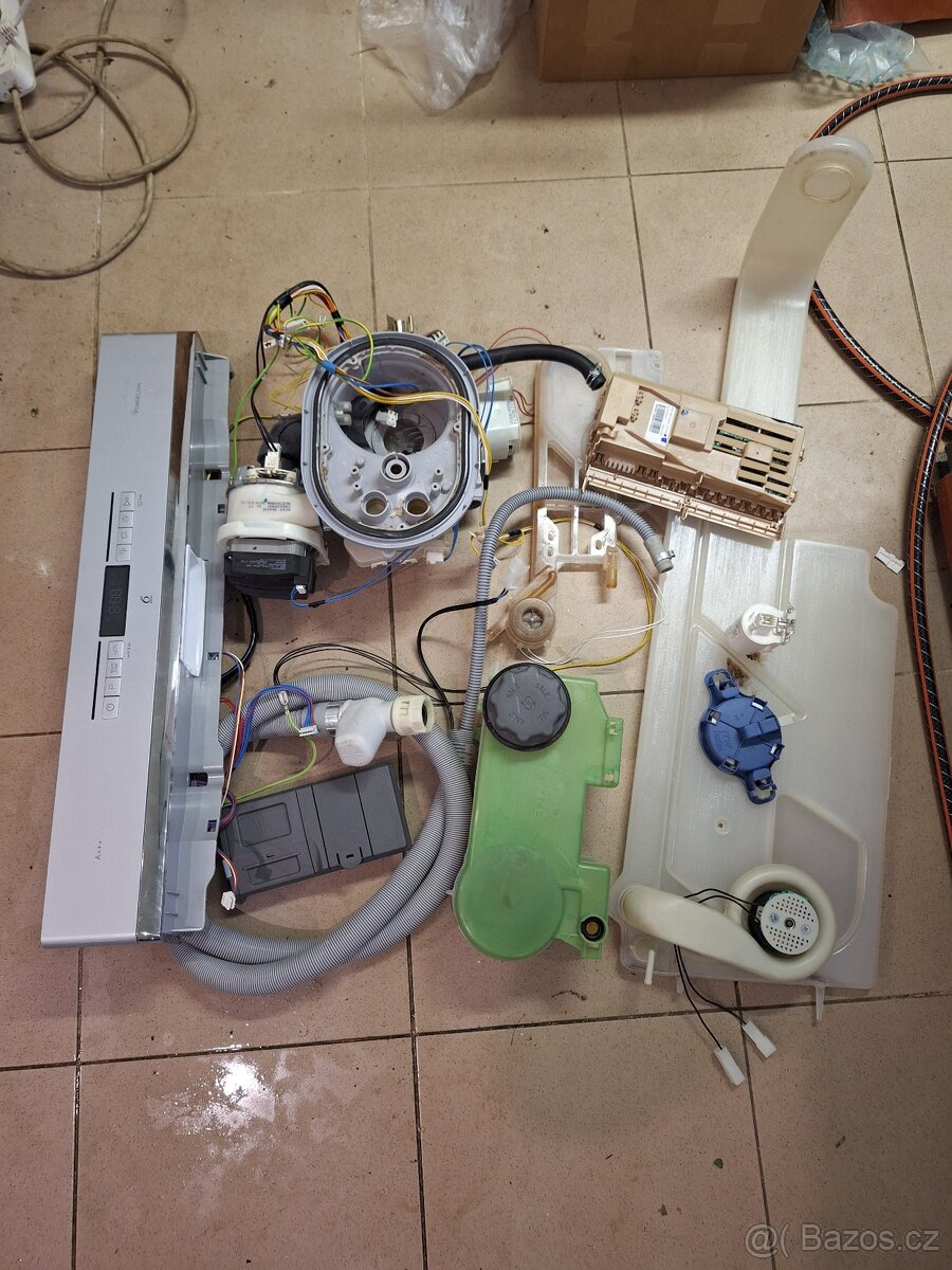 Prodám náhradní díly Whirlpool myčka