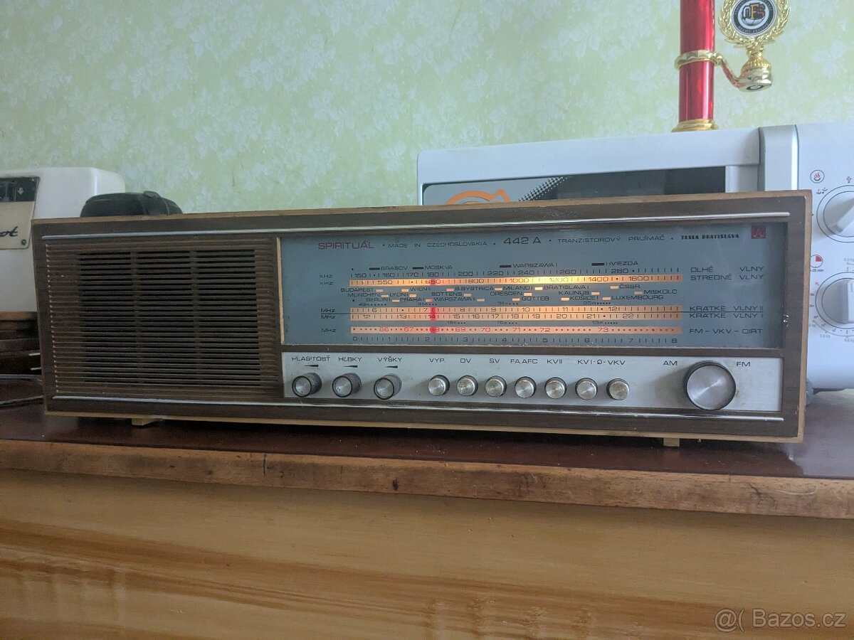 Historické rádio Tesla