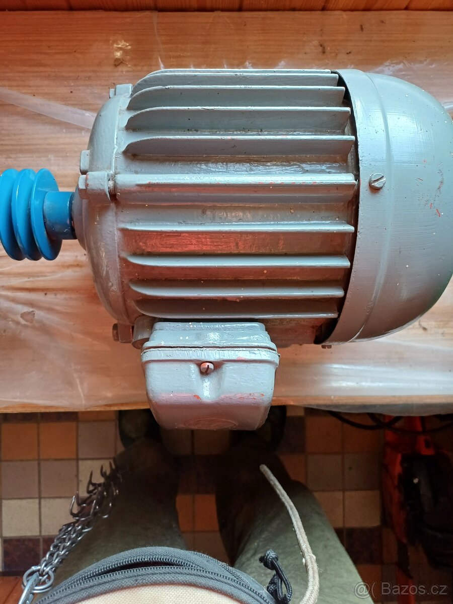ELEKTROMOTOR PATKOVÝ 1,5KW 1430 ot/min