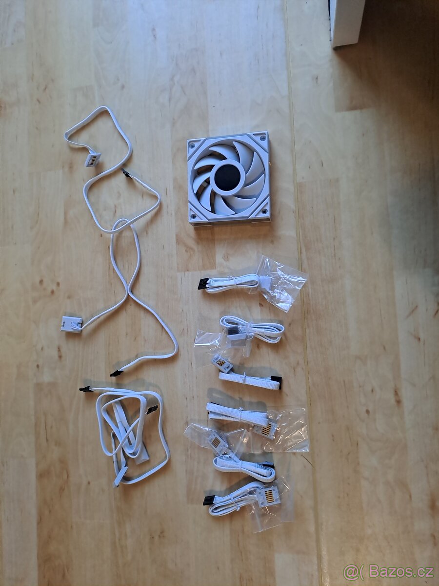 Prodám lian li ventilátor a lian li kabely.