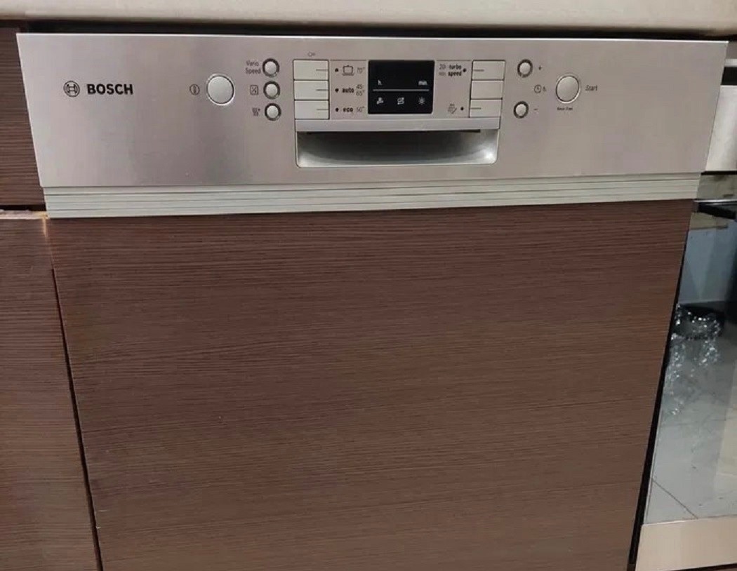 Vestavná nerezová myčka Bosch 3 koše, 14 sad