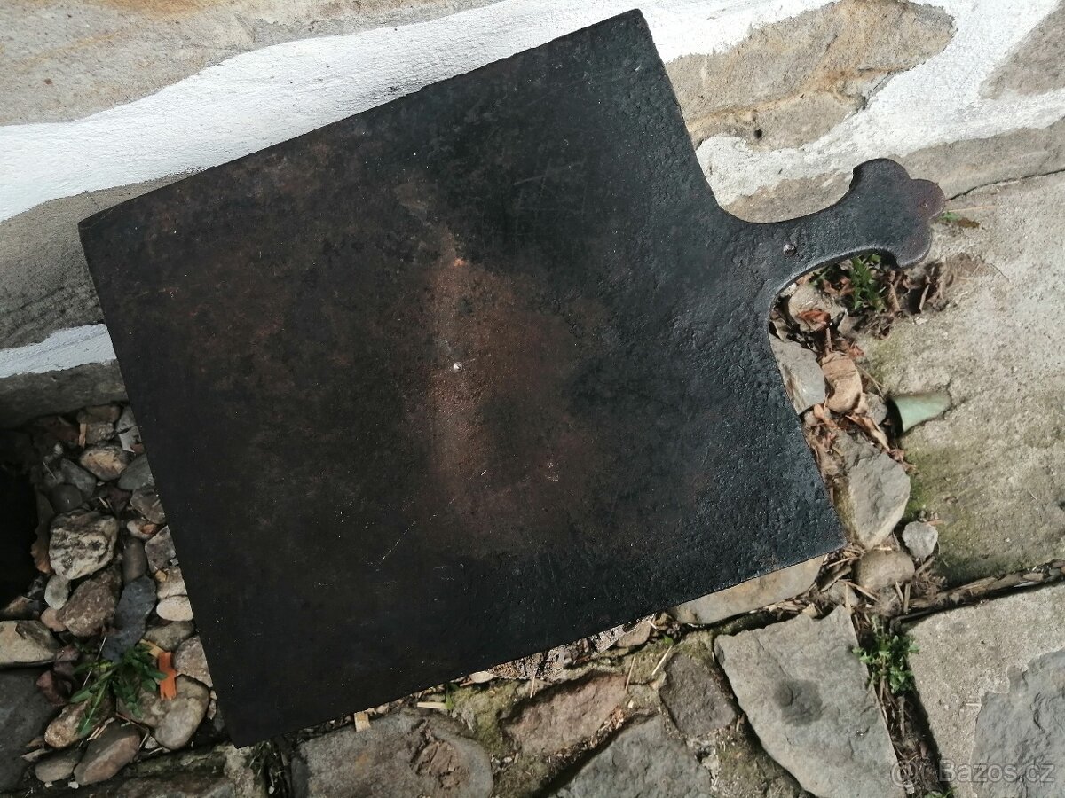 Starožitný pečící tál