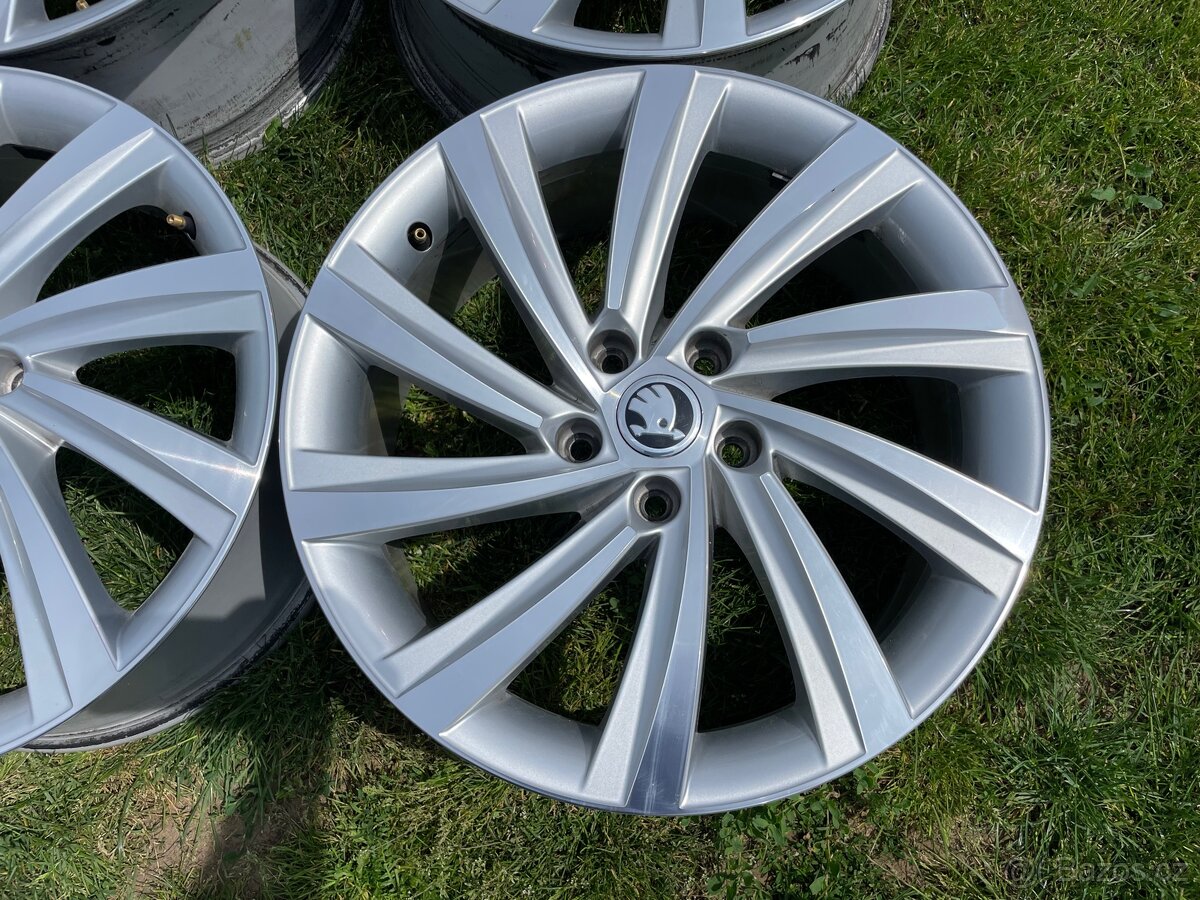 Alu original Škoda r18 perseus octavia