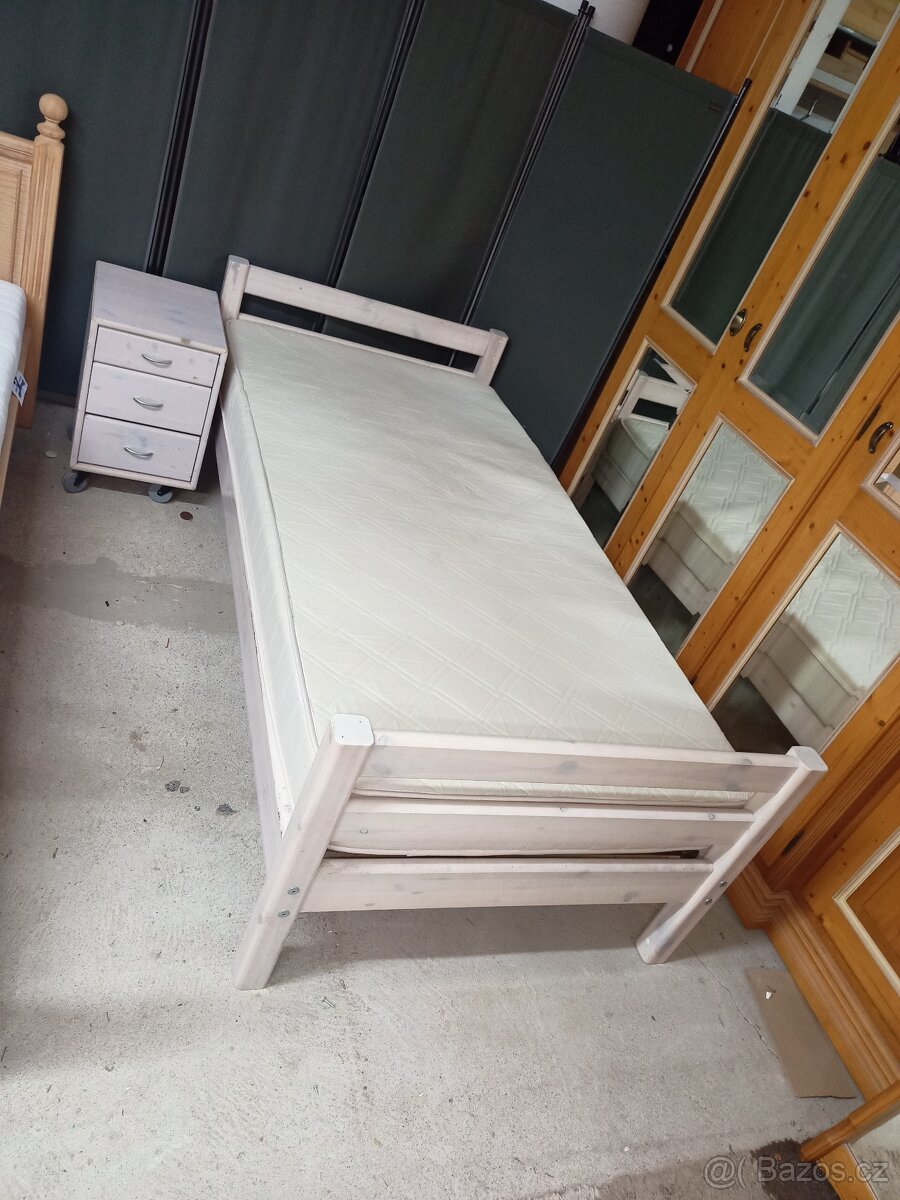 Prodám postel z masivu 90 x 200 cm
