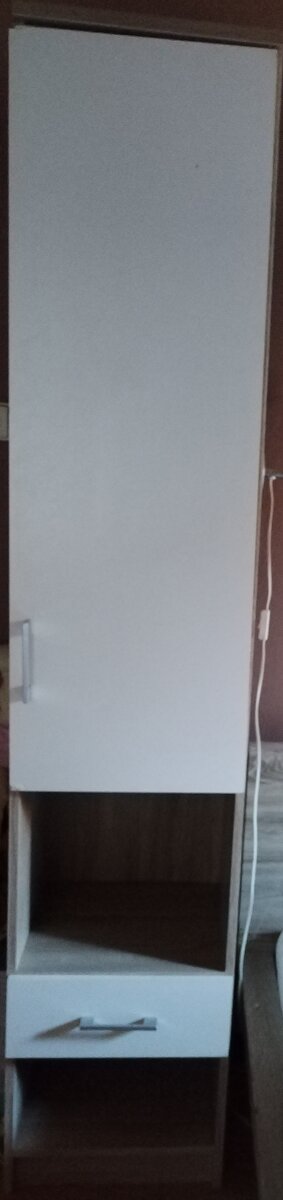 Vysoké noční stolky / úzké skříňky (40cm)