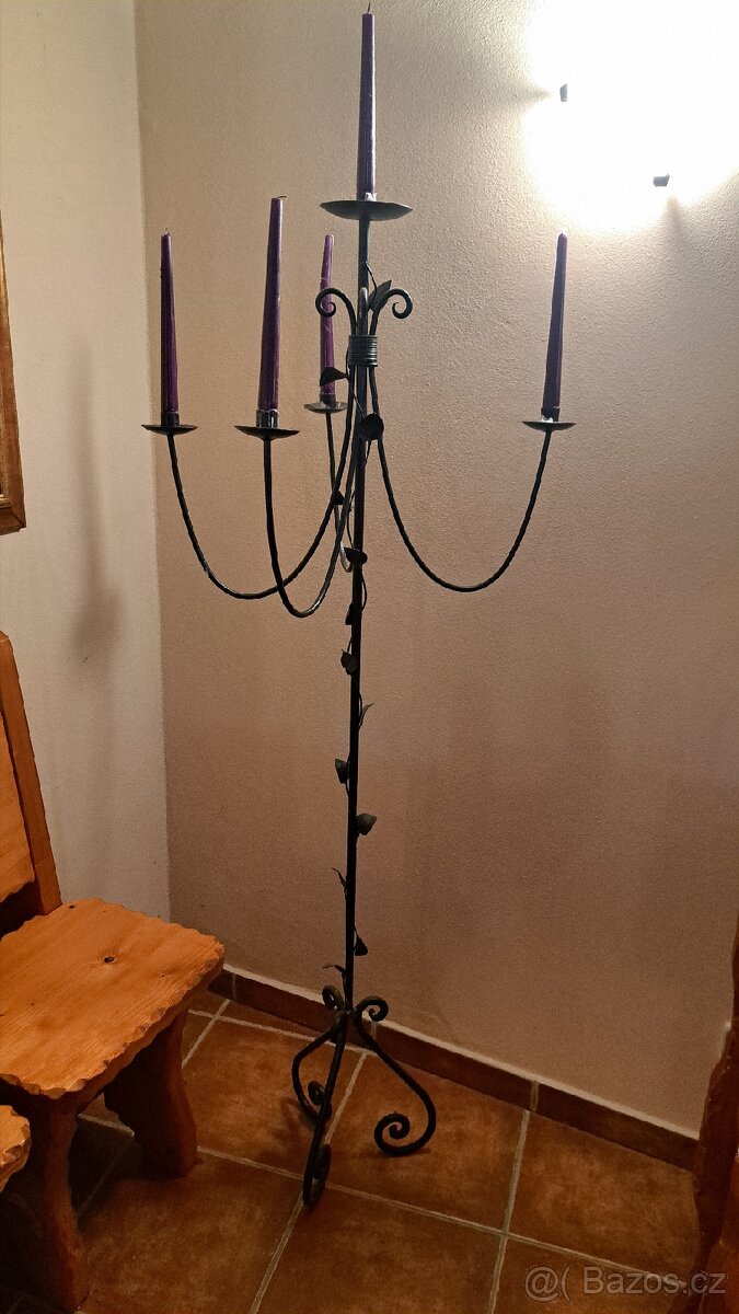 Kovový 155 cm vysoký, svícen