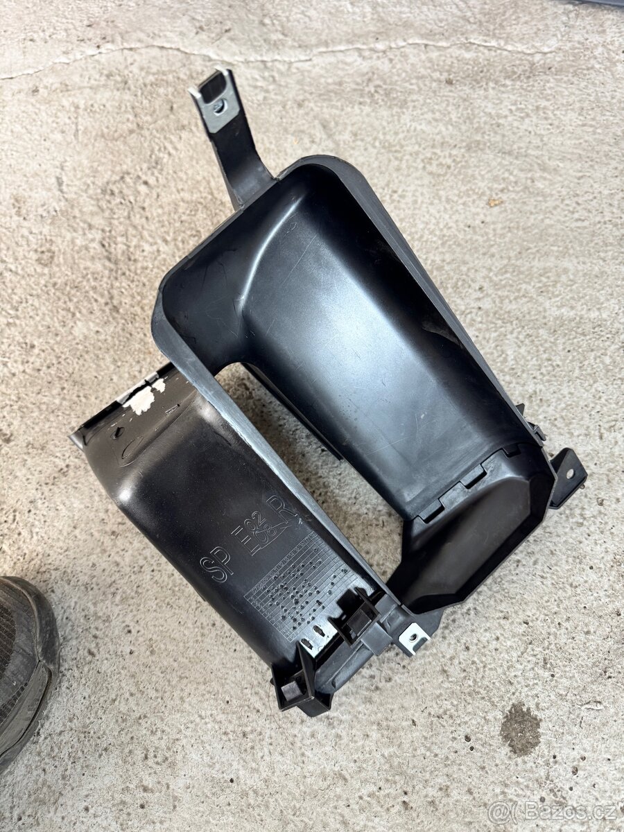 Bmw e82 135i vedení chladiče