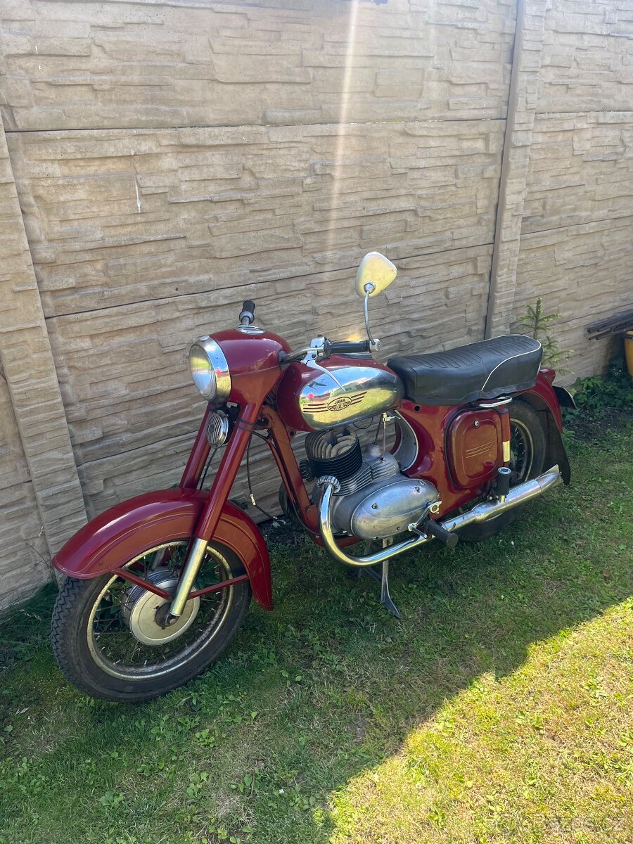 Jawa 250 Kývačka