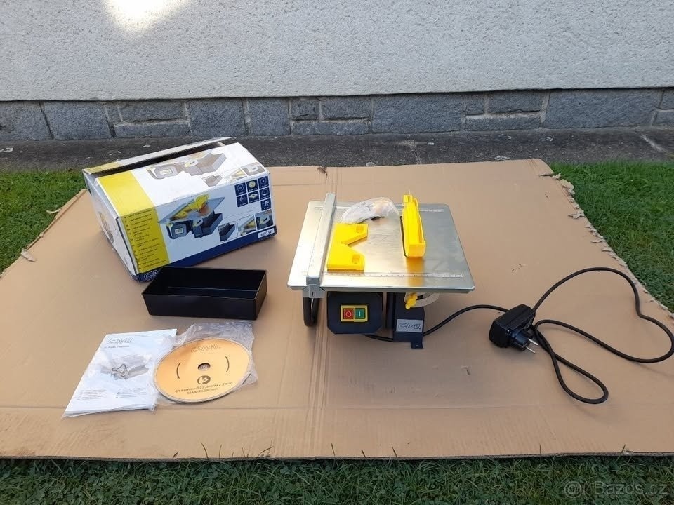 řezačka obkladů a dlažby CMI 600 W