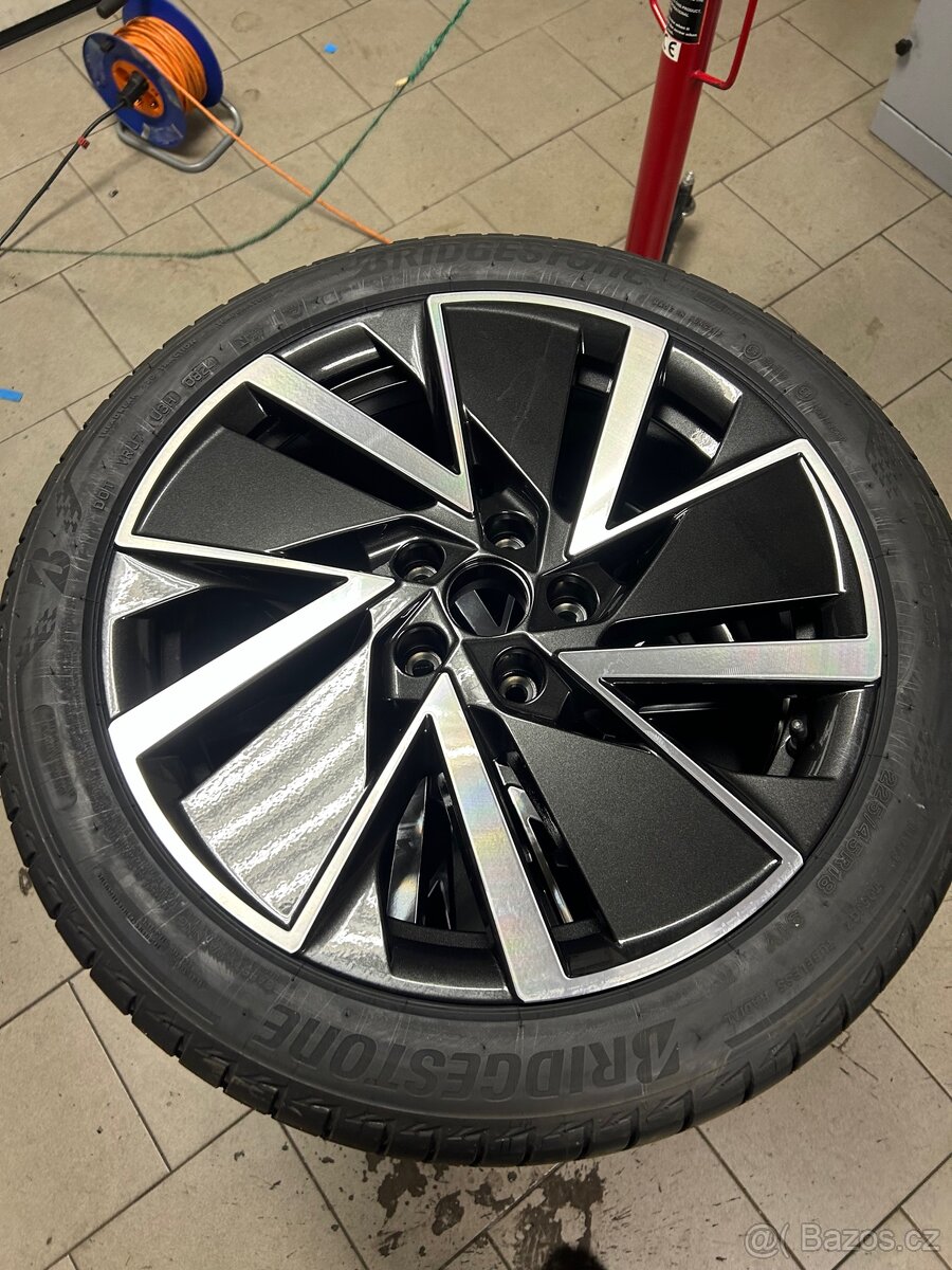 Originál ALU 18” ŠKODA OCTAVIA 4 Vega Aero 225/45 E18