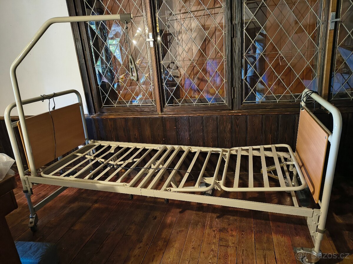 Zdravotní polohovací postel