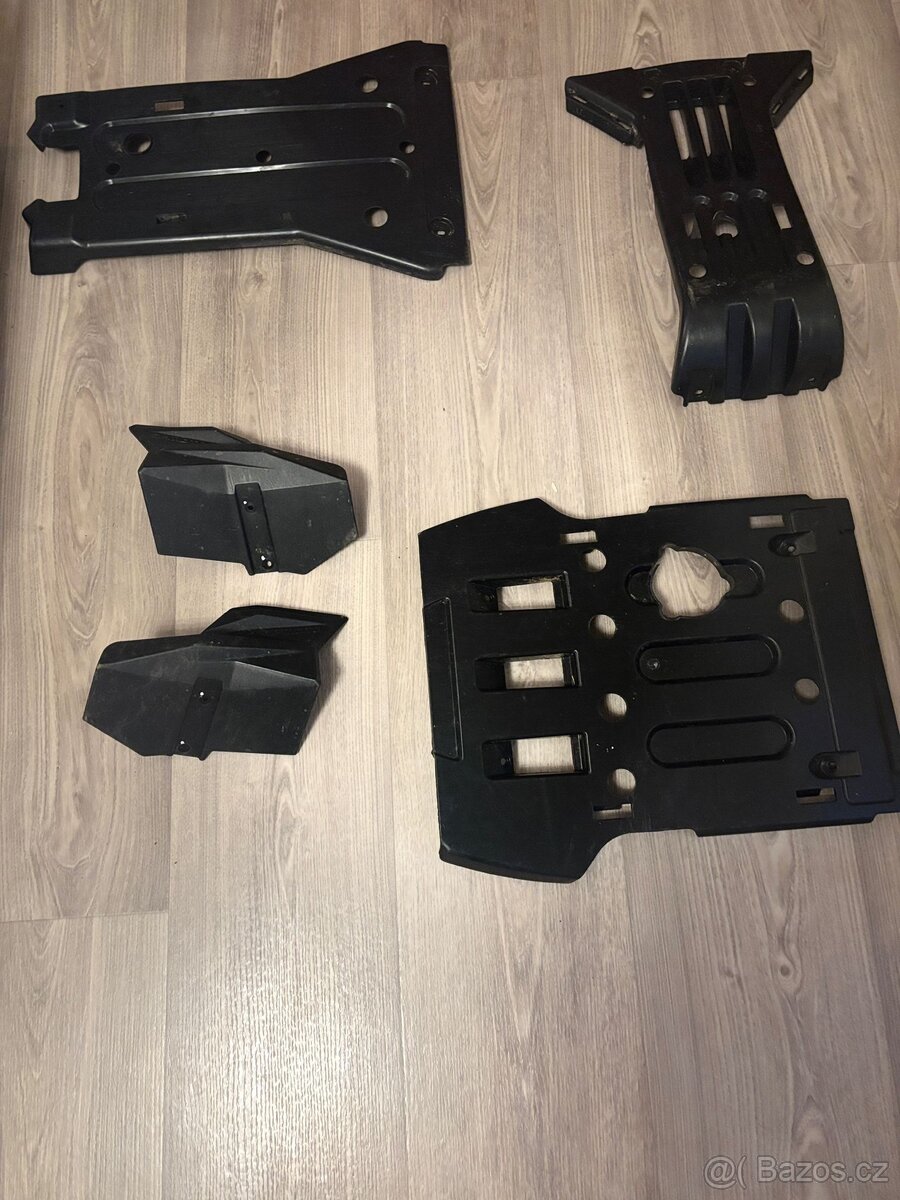 Plastové kryty CF Moto 520 krátká