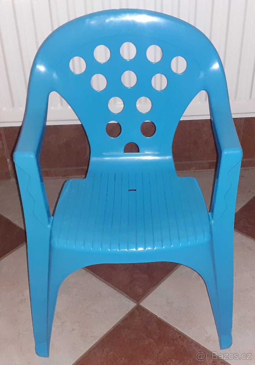 Dětská plastová židle