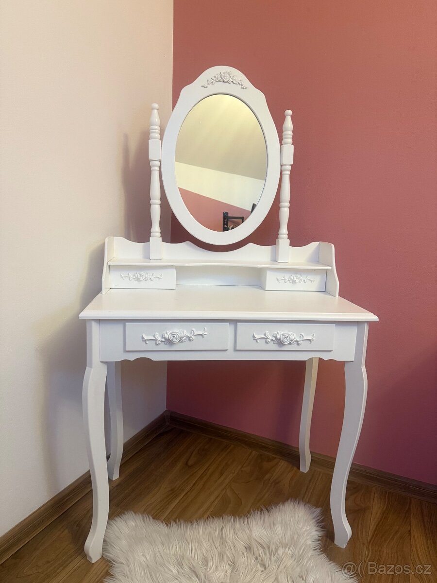 Toaletka kosmetický stolek