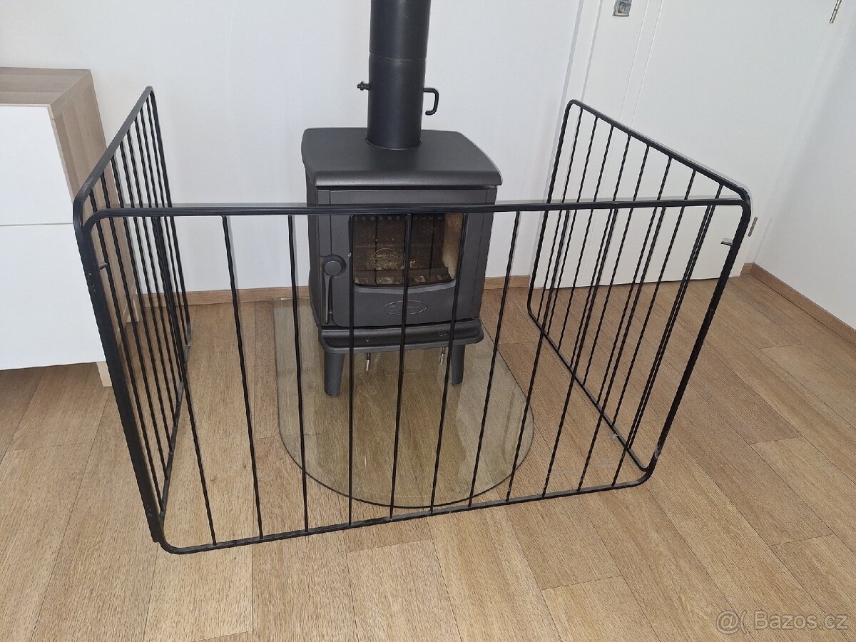 Mříž / zábrana ke kamnům