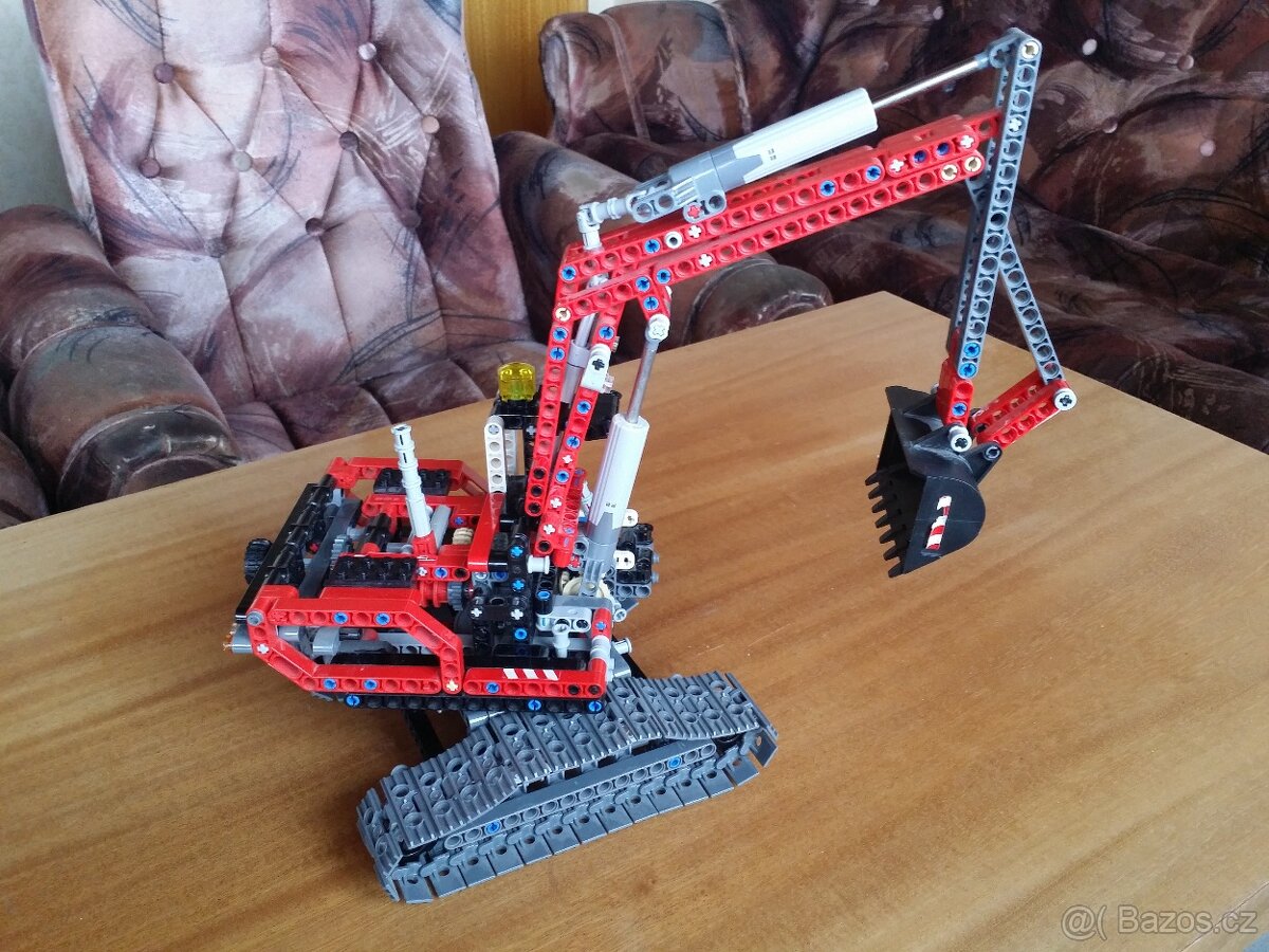 Lego Technic 8294 pásový bagr