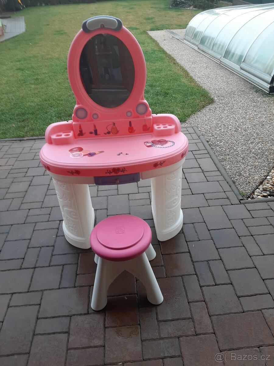 Kosmetický stolek Step2