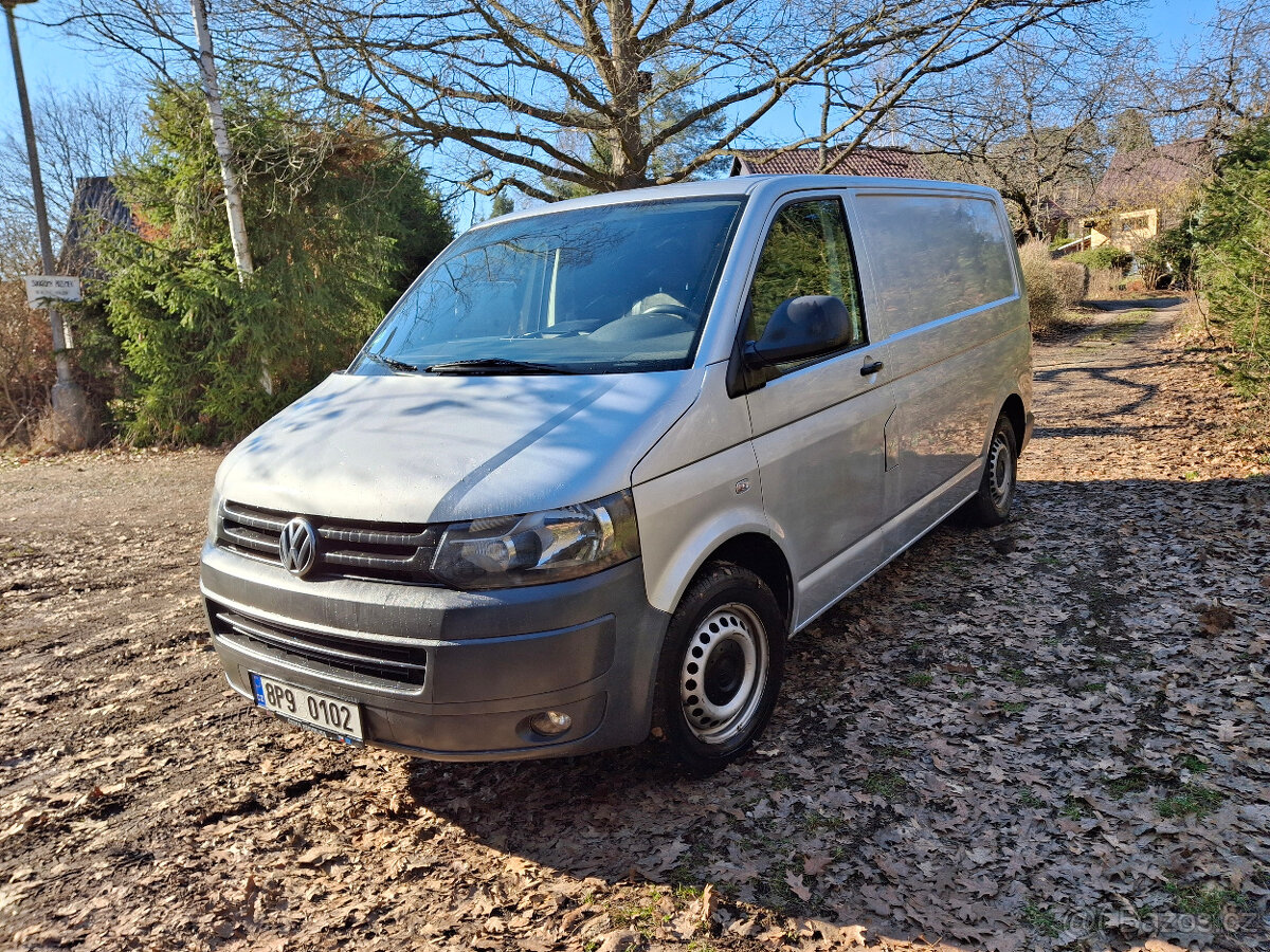 Prodám auto s obytnou vestavbou VW T5