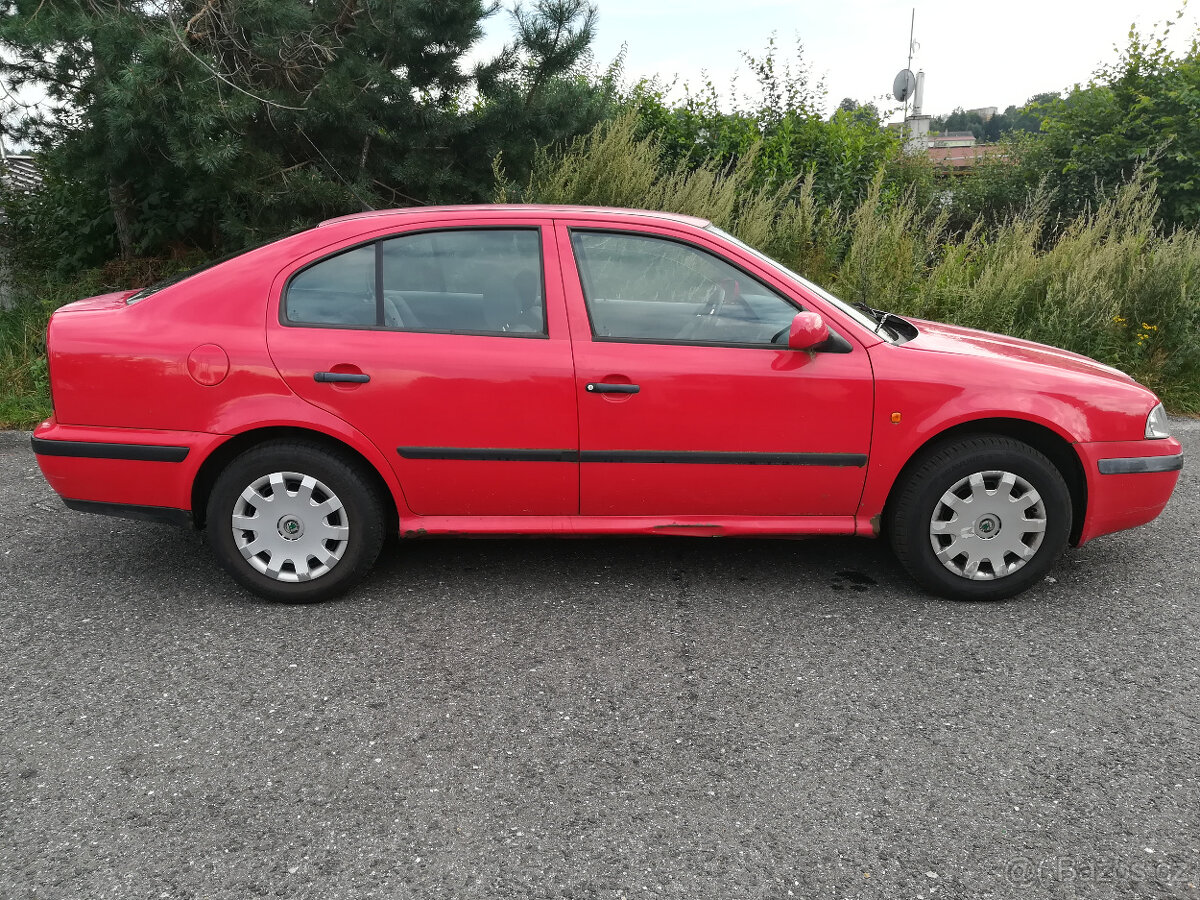 Náhradní díly na Škoda Octavia I červená 8180