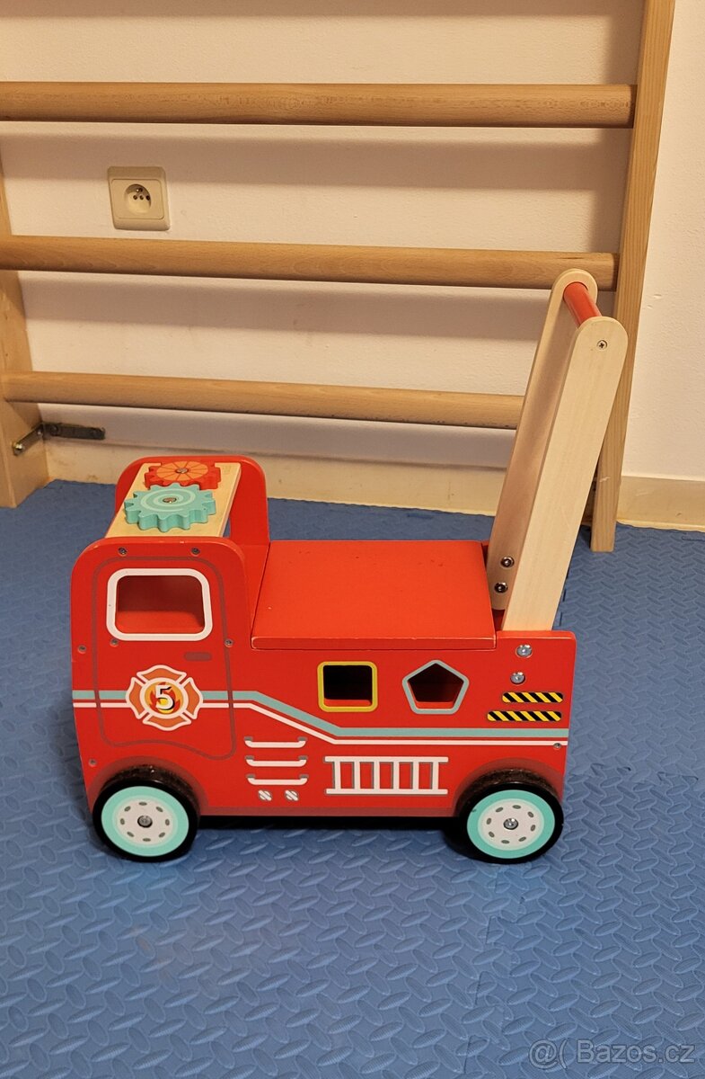 Dřevěné chodítko Walker Lelin - Hasičské auto