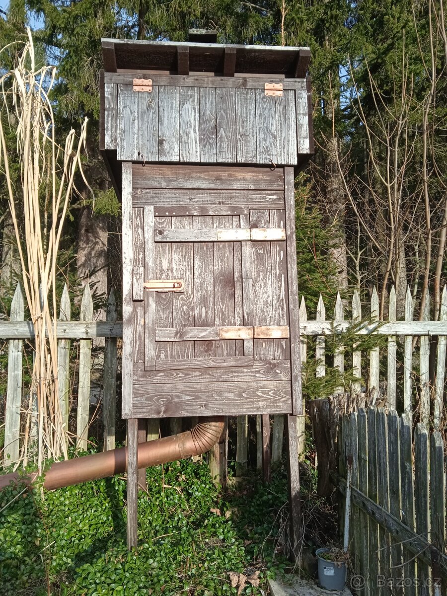 Dřevěná udírna