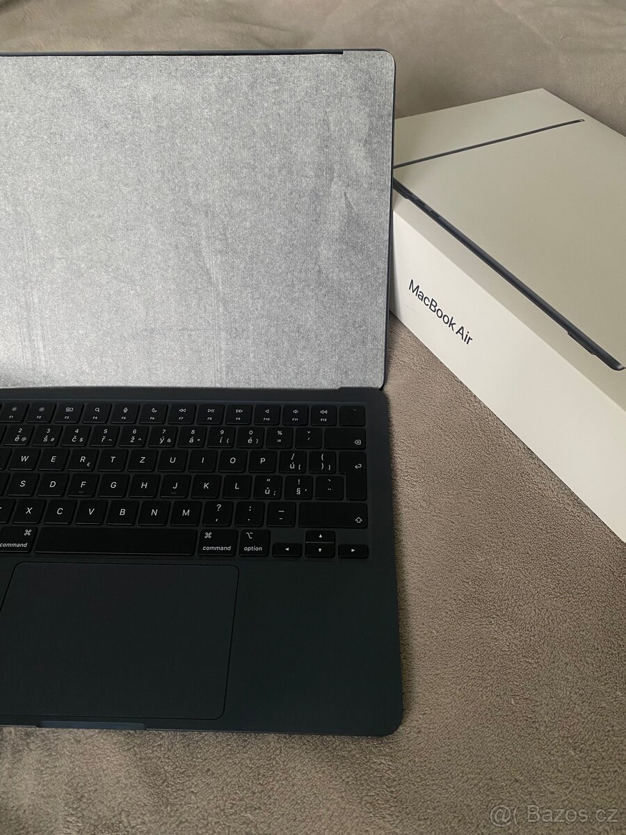 Macbook Air M3 13” 2024 8/256 + FAKTURA