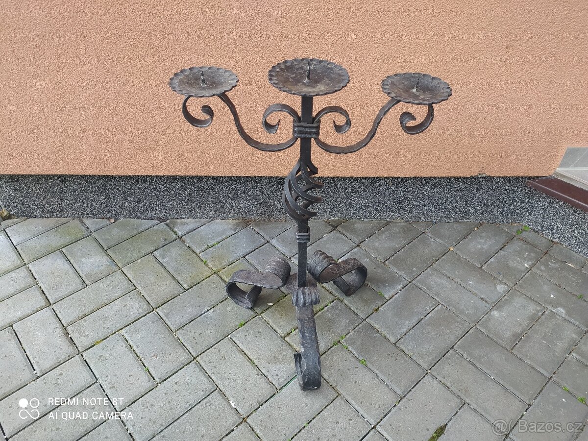 KOVOVÝ SVÍCEN