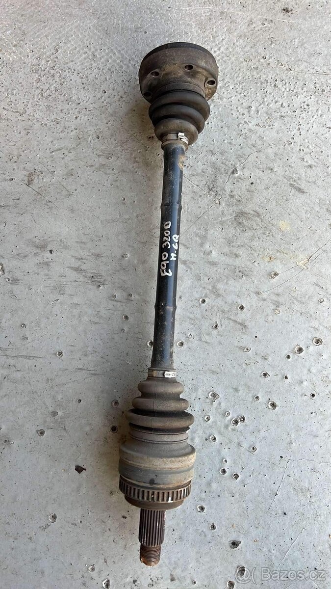 Poloosa z BMW e90 320D 6q manuál -1500,-