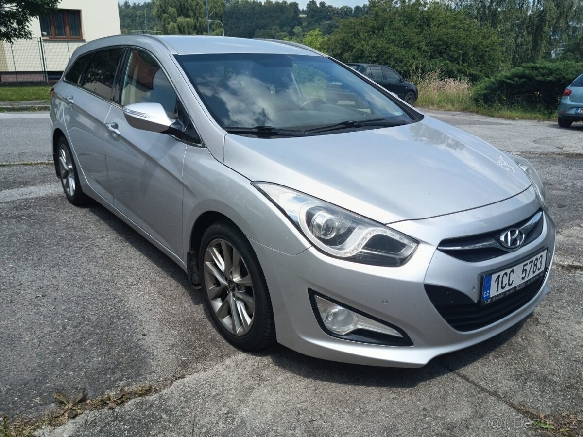 PRODÁM HYUNDAI i40 KOMBI 1,7CRDI 100 kW r.v. 2015.