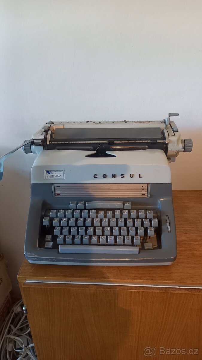 Věnuji psací stroj Consul