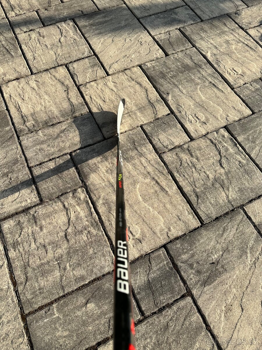 Hokejka Bauer Vapor flylite leva P28 87 flex