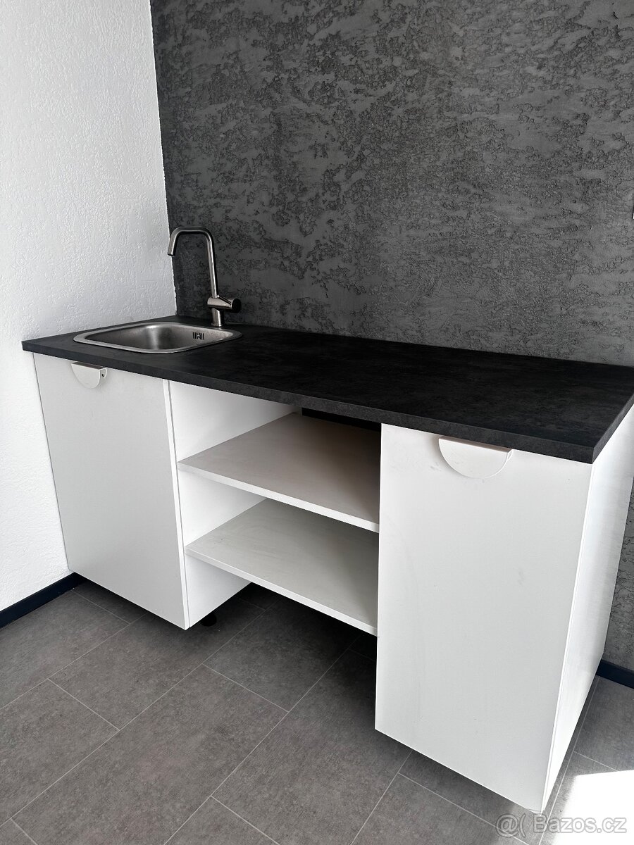 Kuchyňská linka s deskou délka 160cm