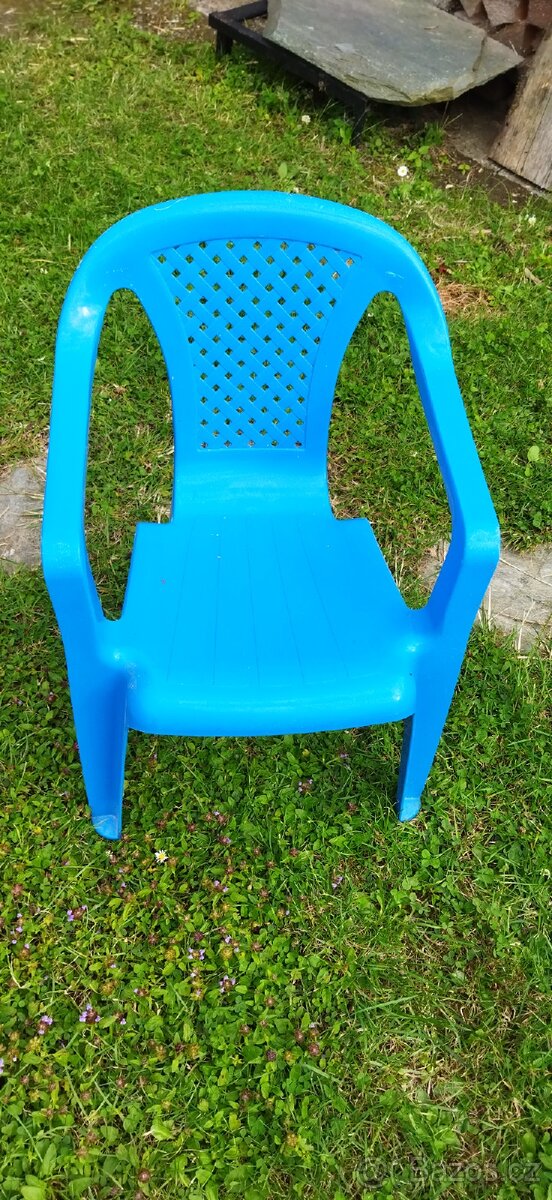 Dětská plastová židlička