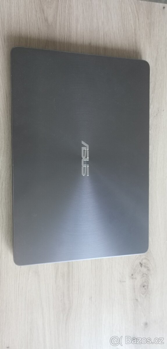 Asus Zenbook Intel i5-7200 U, 8gb ram, GeForce 940MX
