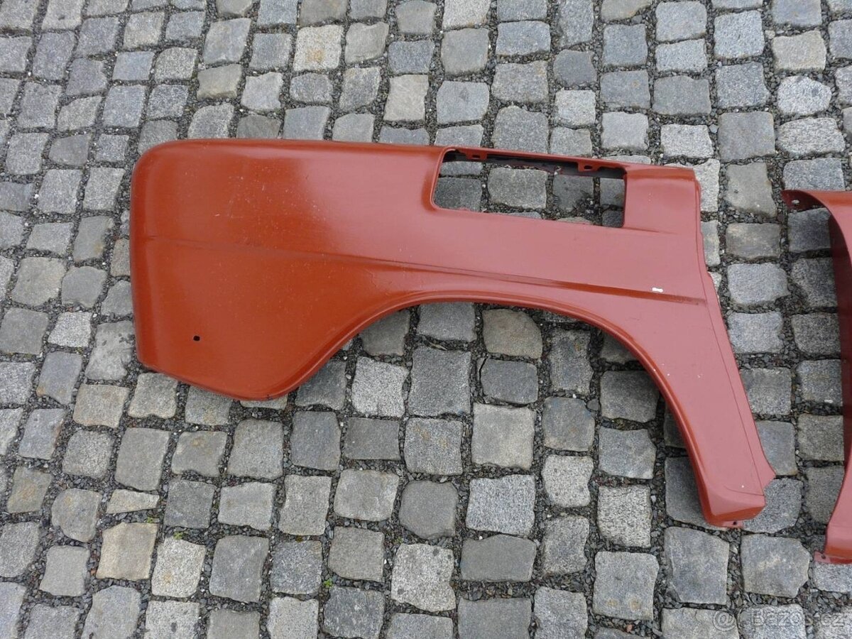 ŠKODA 100MB ZADNÍ BLATNÍK