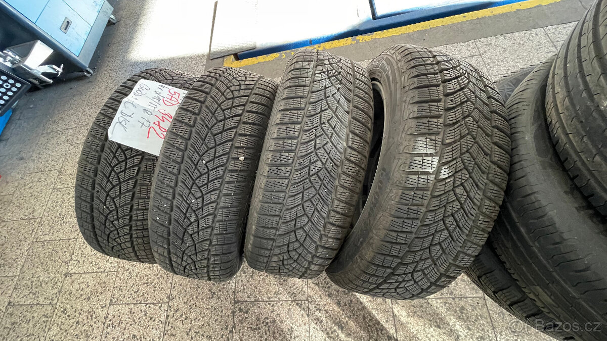 4 ks ZIMNÍ PNEUMATIKY GOODYEAR + 98 V(215/55 R17)