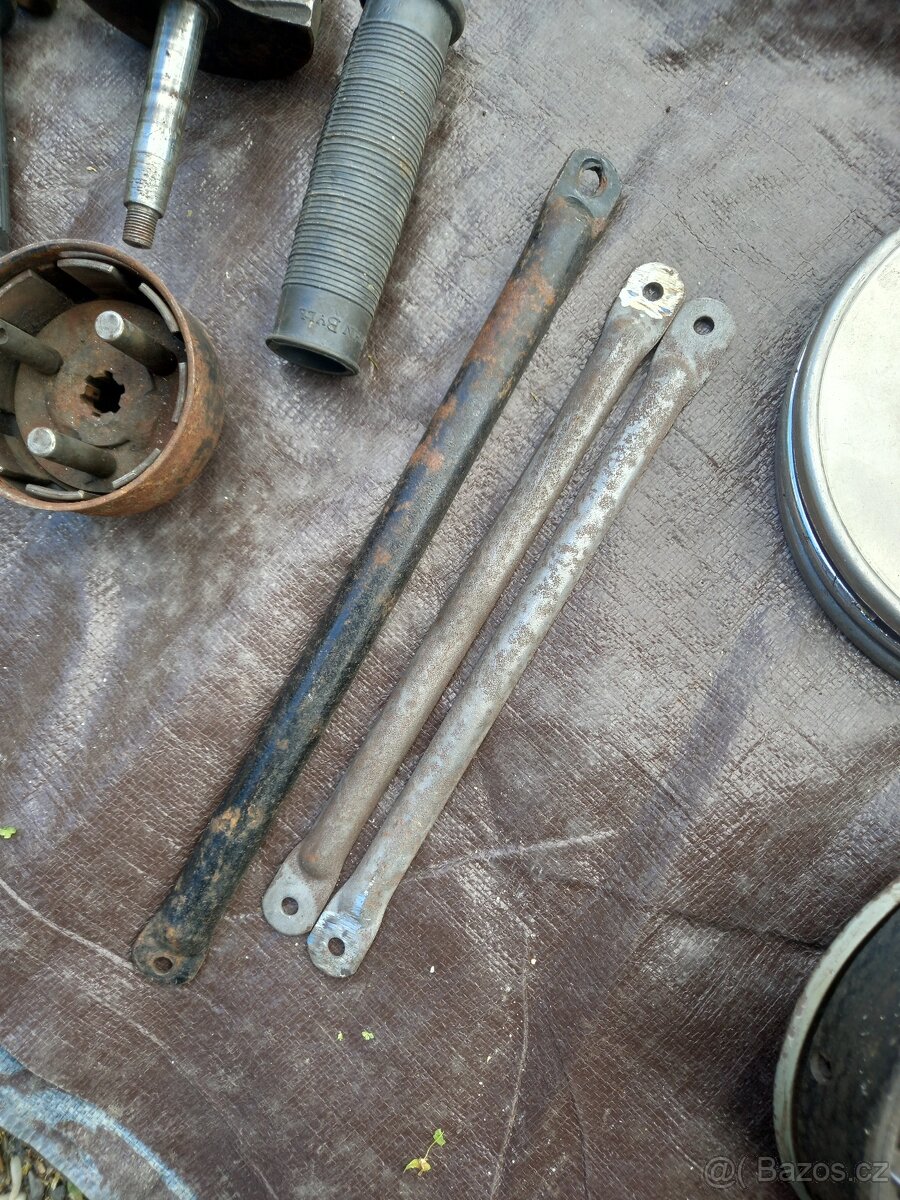 ČZ předválečná - vzpěry blatníku